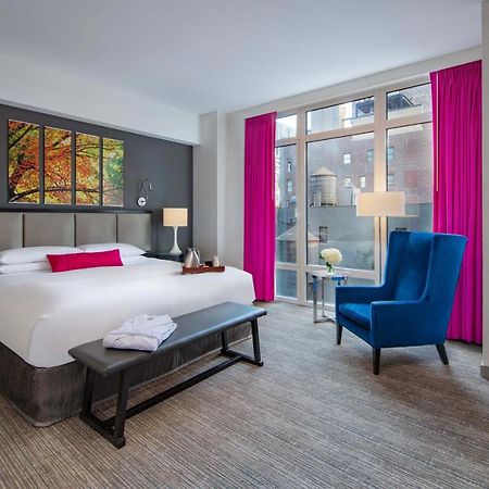 Royalton Park Avenue Ξενοδοχείο Νέα Υόρκη Εξωτερικό φωτογραφία A guest room at the Hotel Commonwealth