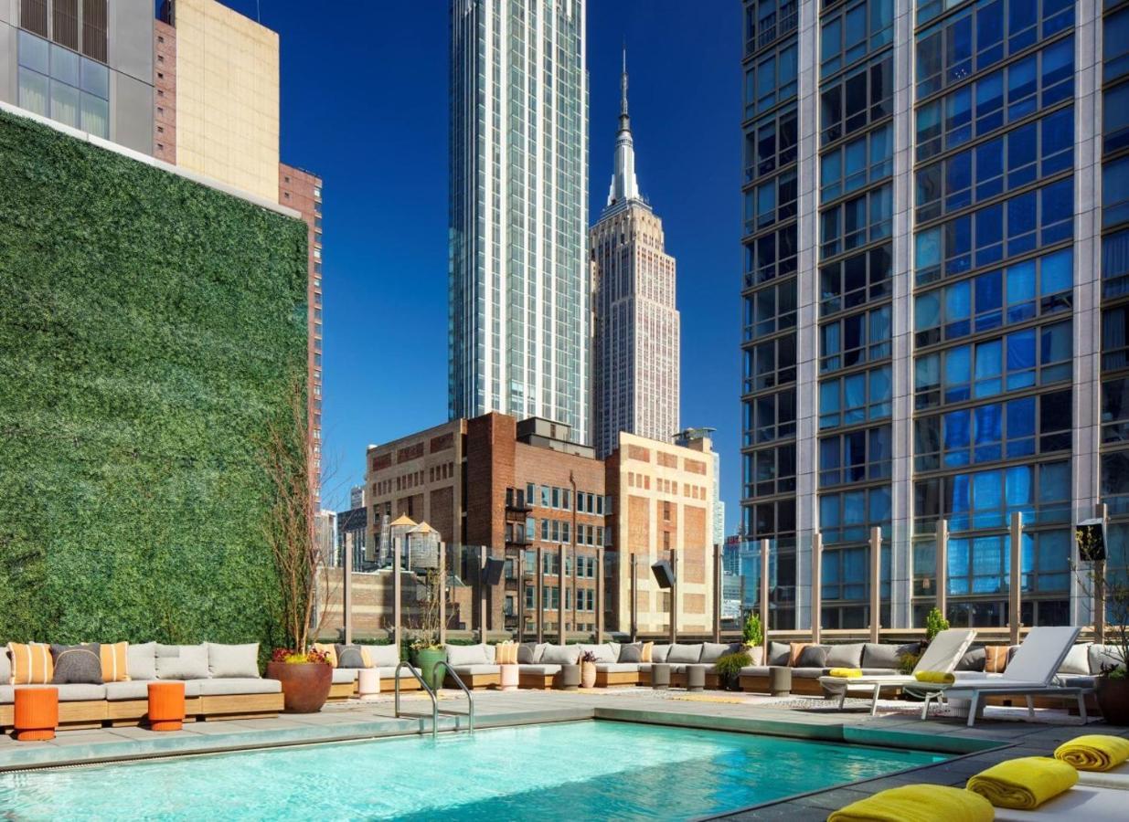 Royalton Park Avenue Ξενοδοχείο Νέα Υόρκη Εξωτερικό φωτογραφία The rooftop pool at the Standard East Village