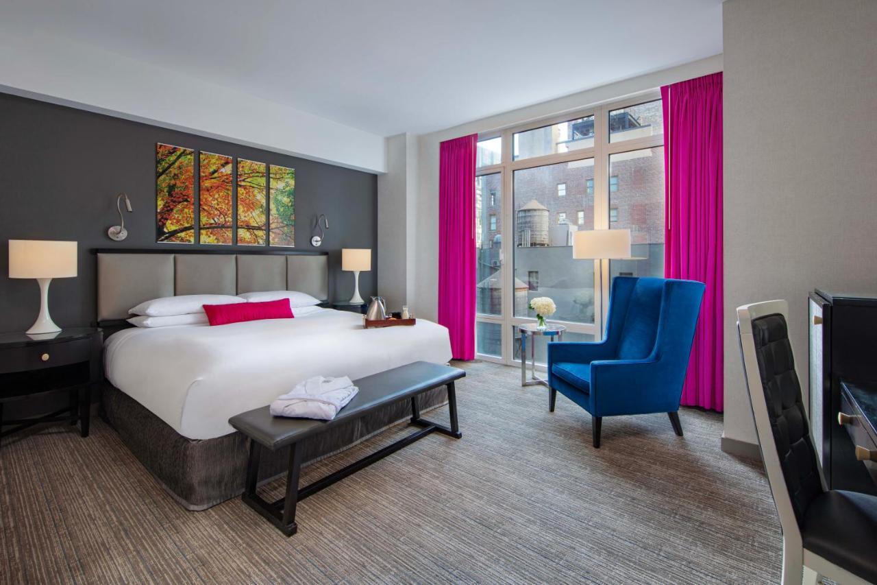 Royalton Park Avenue Ξενοδοχείο Νέα Υόρκη Εξωτερικό φωτογραφία A guest room at the Hotel Commonwealth